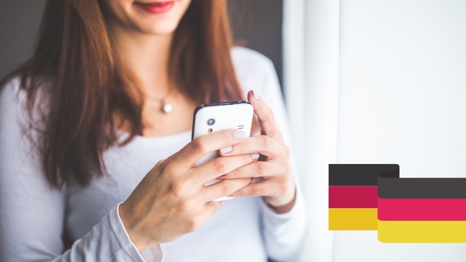 Nauczyciel korzysta z aplikacji do nauki języków